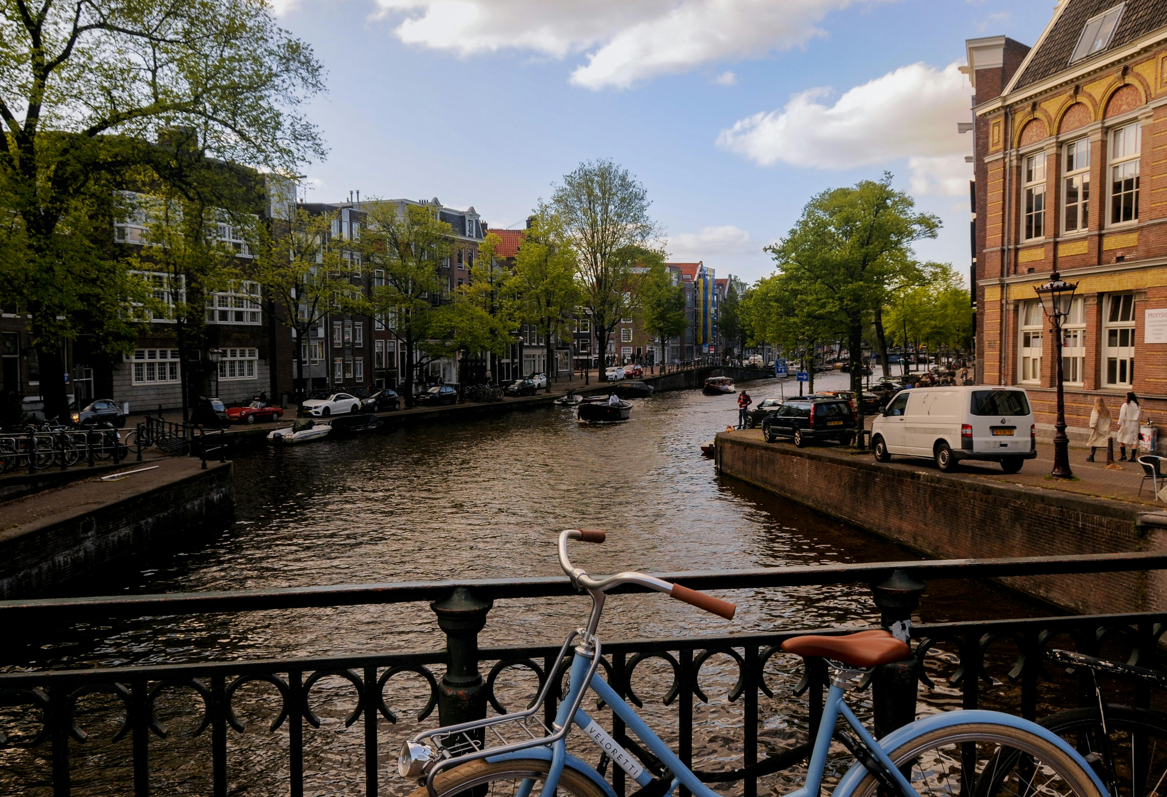 Cycling in Amsterdam: Essential Tips for Renting Bikes