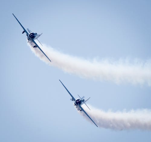 gratis Luchtfotografie Van Twee Vliegende Vliegtuigen Stockfoto