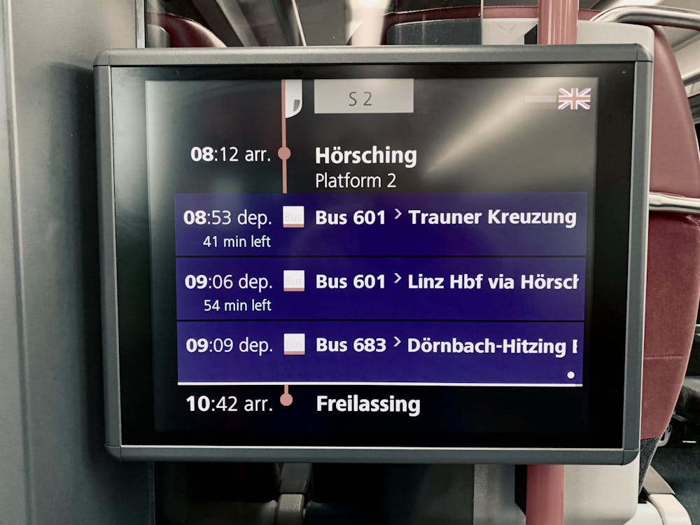 Ingyenes stockfotó Ausztria, bildschirm, busfahrplan témában