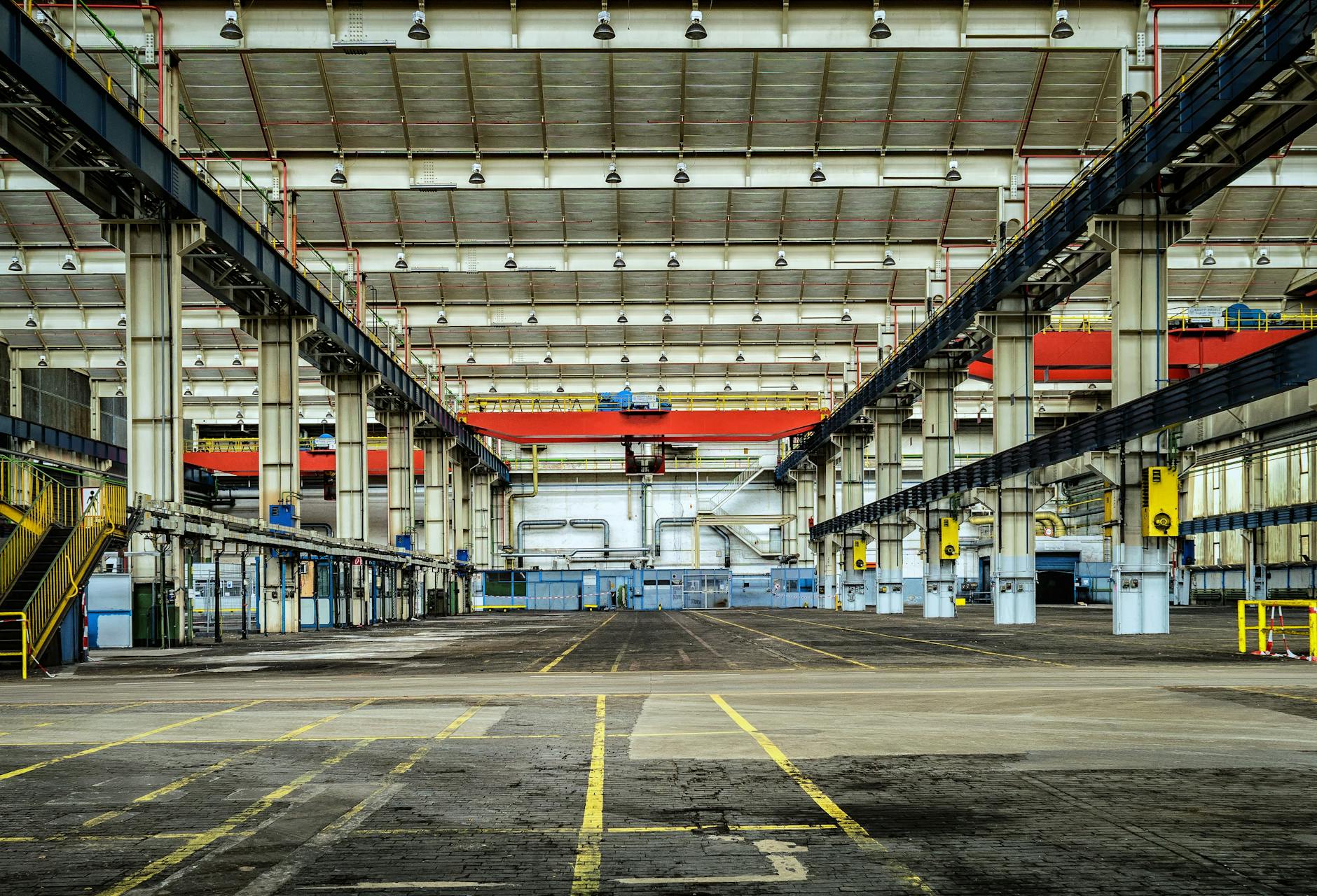 Expansive industrial warehouse interior showcasing steel framework and spacious layout for diverse manufacturing needs.
