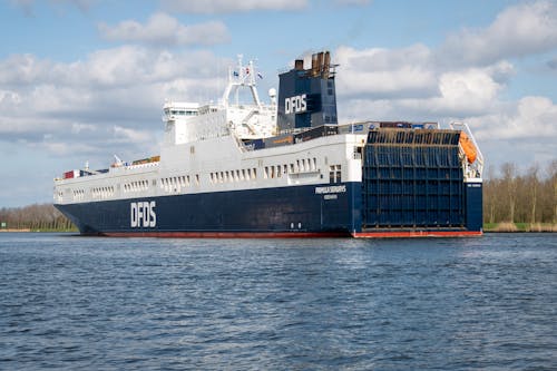Δωρεάν στοκ φωτογραφιών με Ro-Ro Cargoship, εμπορευματικές μεταφορές, ιστιοπλοϊκό