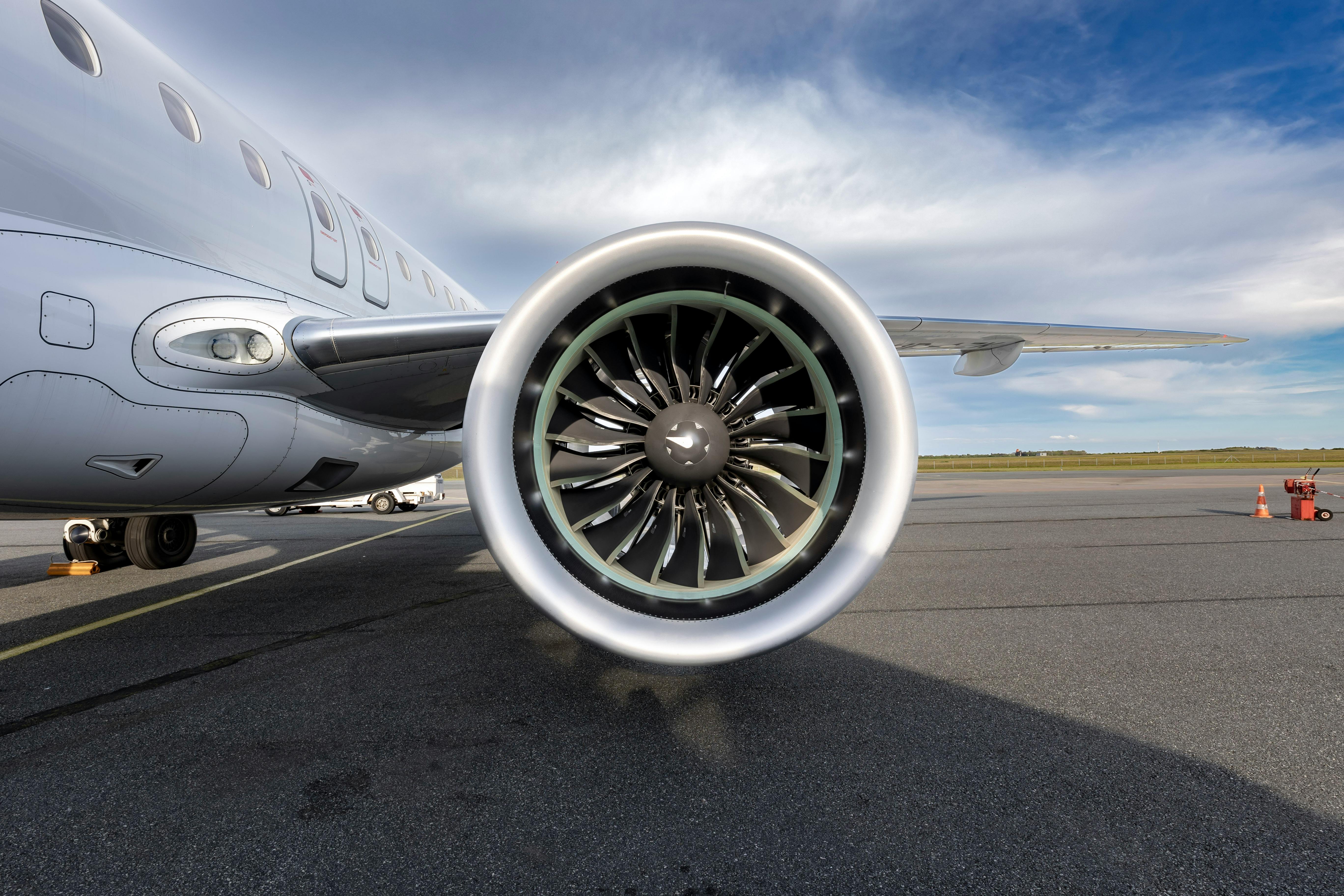 Close-up of an aircraft engine at Sylt airport under a clear sky, showcasing technology and travel.