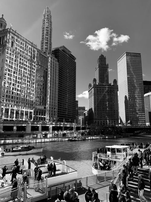 Free Cityscape of Chicago featuring the river and iconic skyscrapers in black and white. Stock Photo