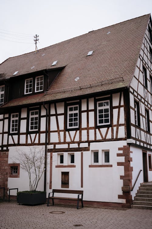 A building with a black and white roof