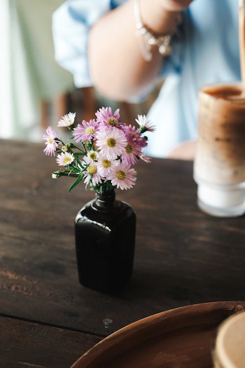 Kostnadsfri bild av avslappning, blomma, bord