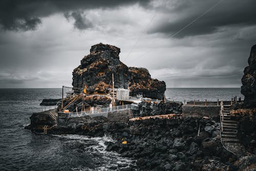 Free stock photo of apartment, cliff side, coast