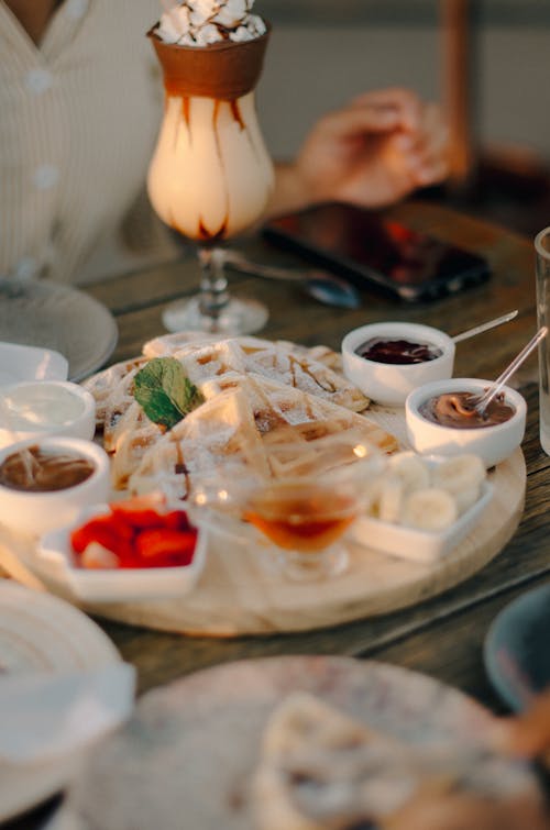 A plate of food with a drink and a plate of food