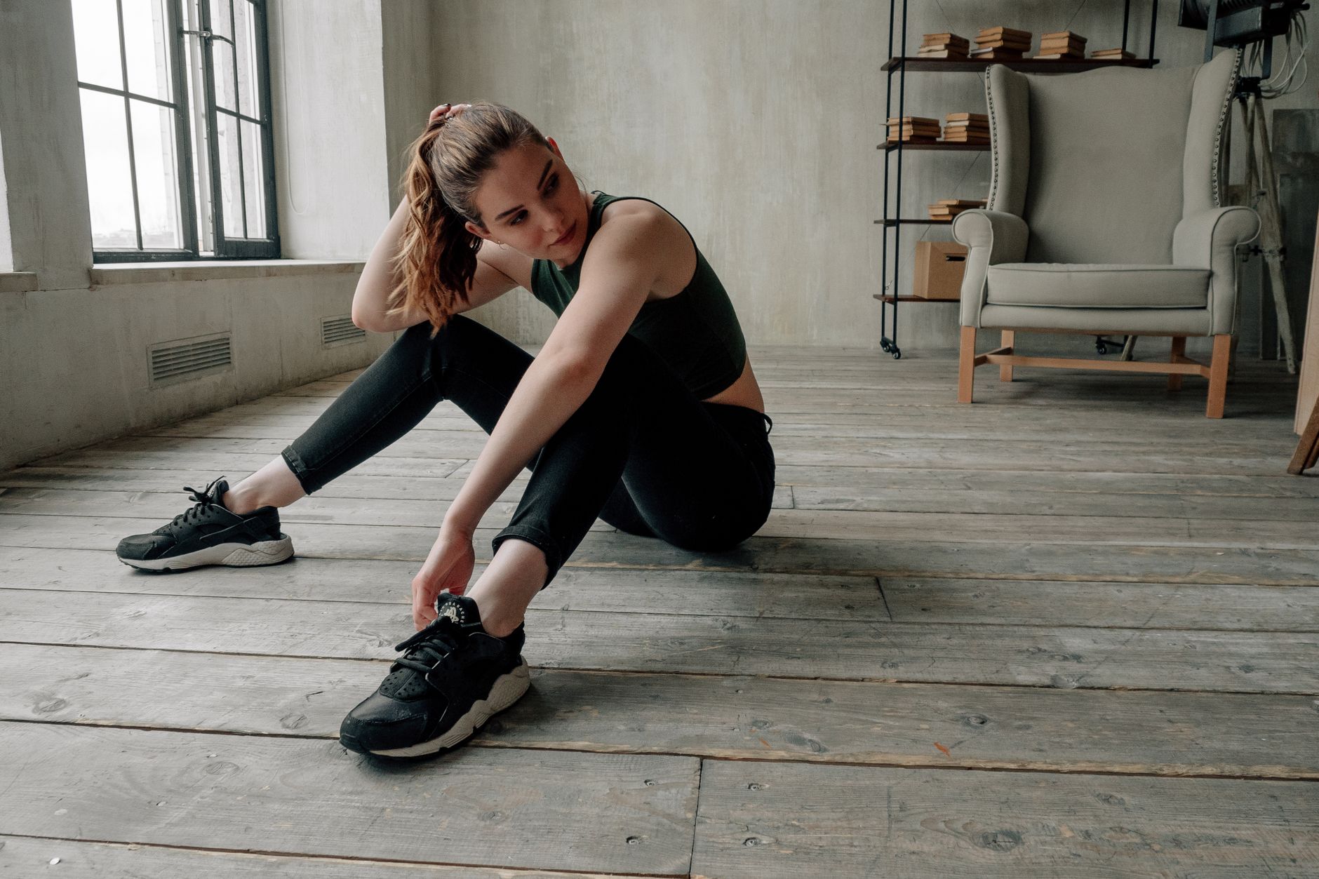 https://www.pexels.com/photo/woman-wearing-sport-costume-23709531/