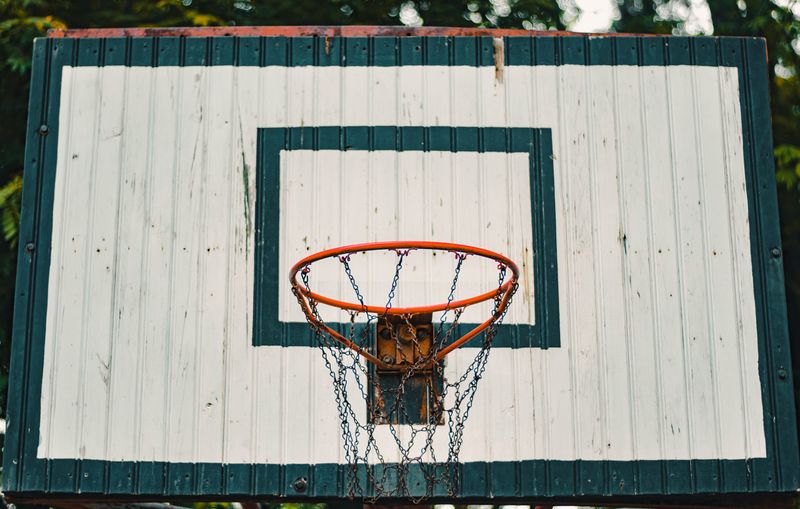 Weathered outdoor basketball hoop and backboard — photo by Edwin Ariel Valladares on Pexels