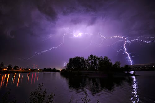 Fulmine Che Colpisce La Terra