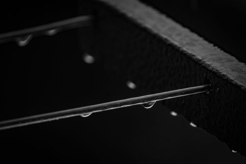 Free Monochrome close-up of water droplets on metal, showcasing texture and reflection in grayscale. Stock Photo