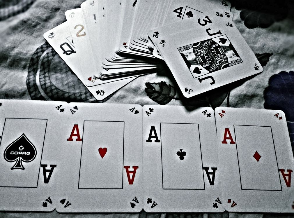 Online Casino: Spielautomaten und Live-Spiele im Überblick