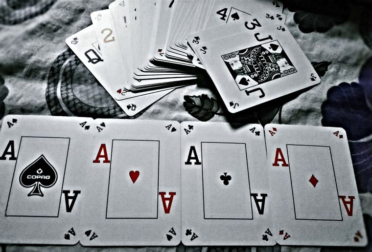 Online Casino: Spielautomaten und Live-Spiele im Überblick