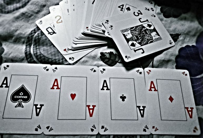 Online Casino: Spielautomaten und Live-Spiele im Überblick