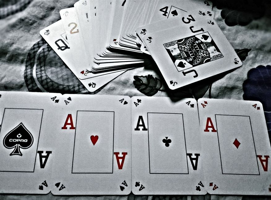 Online Casino: Spielautomaten und Live-Spiele im Überblick