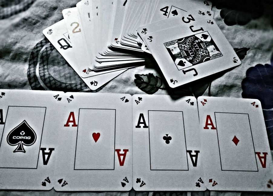 Online Casino: Spielautomaten und Live-Spiele im Überblick