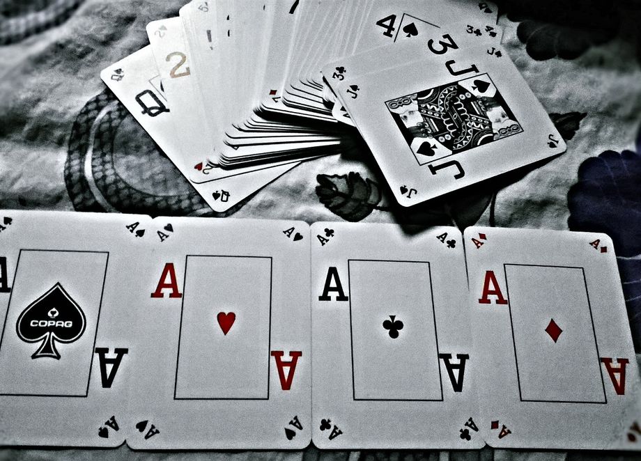 Online Casino: Spielautomaten und Live-Spiele im Überblick
