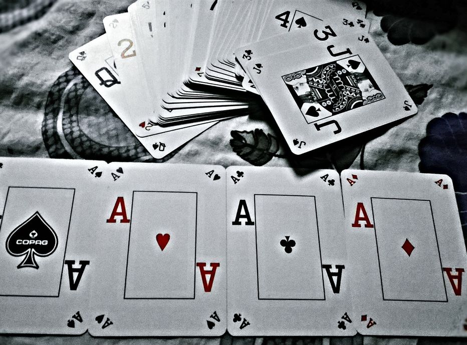 Online Casino: Spielautomaten und Live-Spiele im Überblick