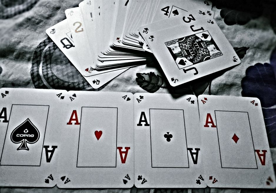 Online Spielautomaten mit verschiedenen Symbolen und Bonusfunktionen
