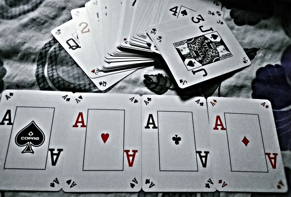Online Casino: Spielautomaten und Live-Spiele im Überblick