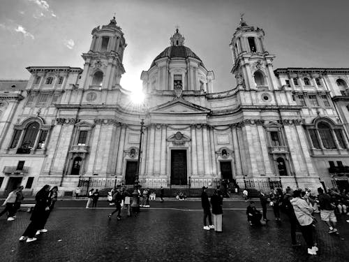 Black and white photo of people in front of a cathedral