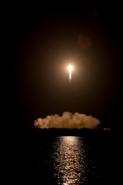 無料 spacex, オカン, ロケットの無料の写真素材 写真素材