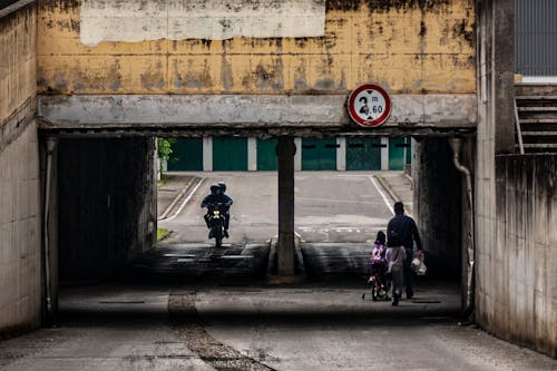 Fotobanka s bezplatnými fotkami na tému betón, budova, cesta