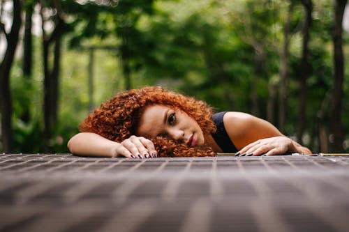 Free Woman in Black Tank Top on Selective Focus Photography Stock Photo