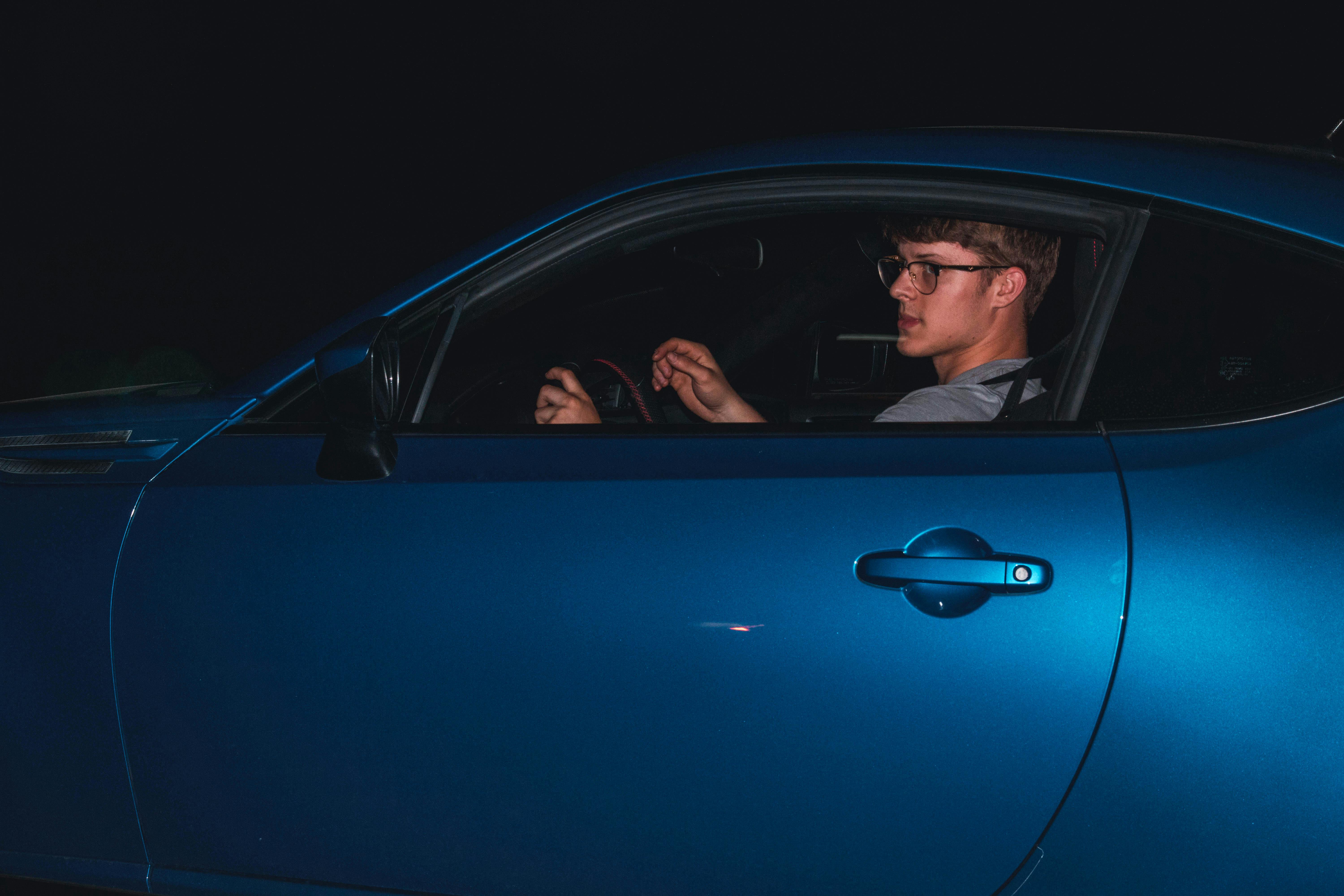 Why distracted driving risks are expanding for commercial trucking fleets — Photo by Tnarg on Pexels