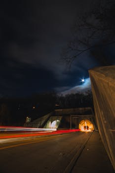 在查塔努加的隧道入口附近，晚上长时间暴露在光径下