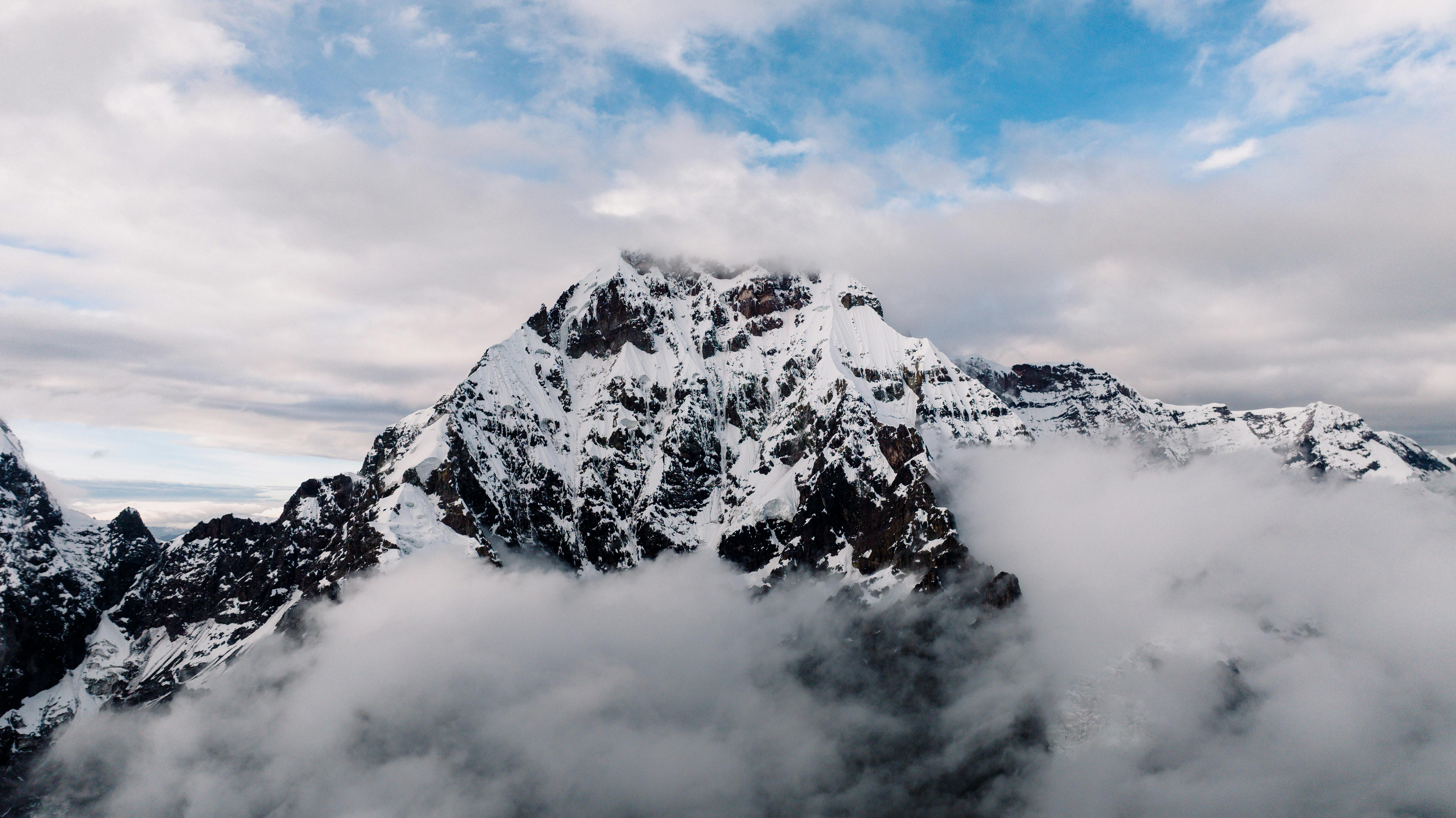 Lock in these travel deals before peak vacation season price surges — Photo by K on Pexels