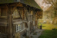 Traditionelles Haus Großjung am Abend