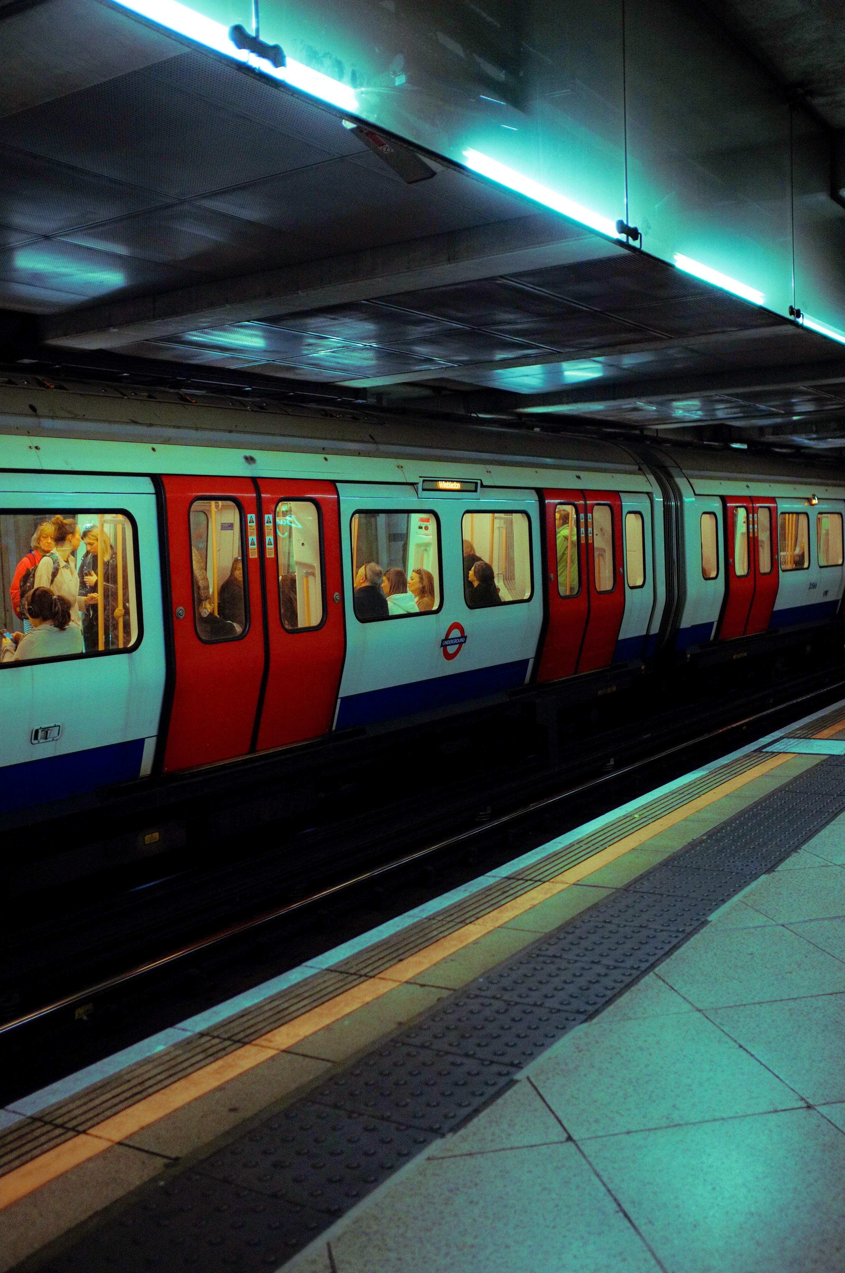 London Underground Train Arriving at a Station · Free Stock Photo