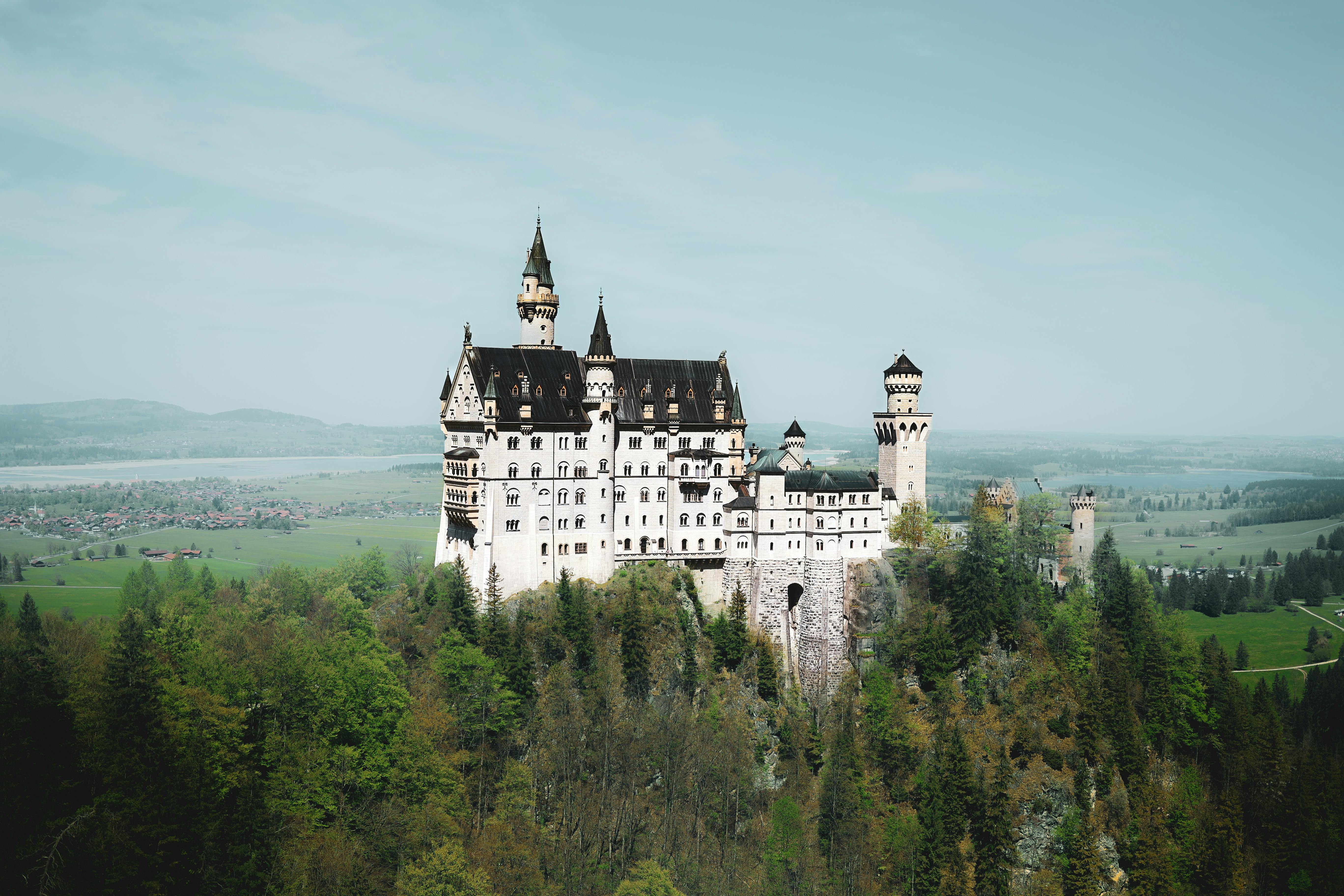 Fantasy RV Tours Featured on Discovery Channel TV Series — Photo by Hasan Kibar on Pexels