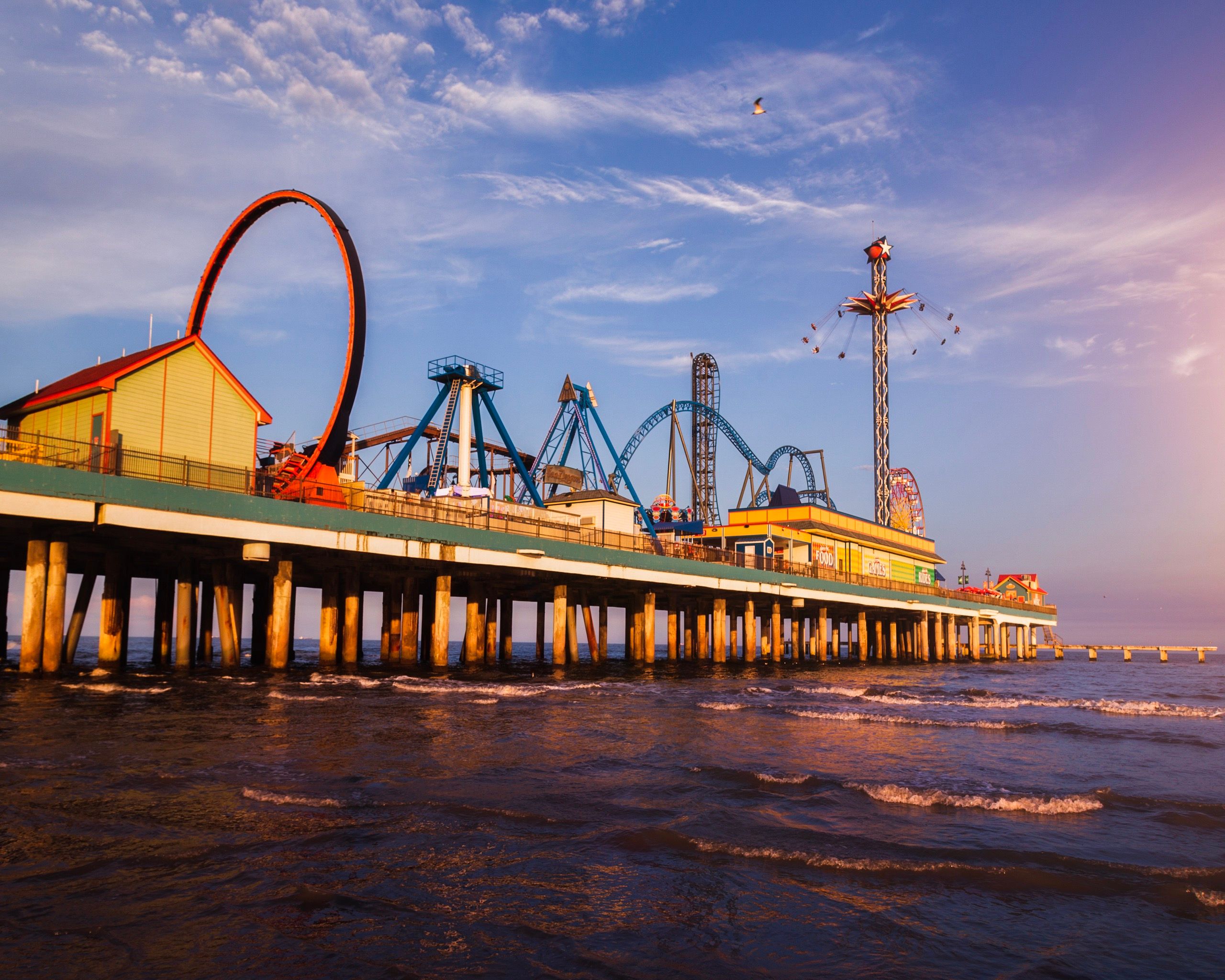 Galveston: Galveston's Pleasure Pier at sunset
