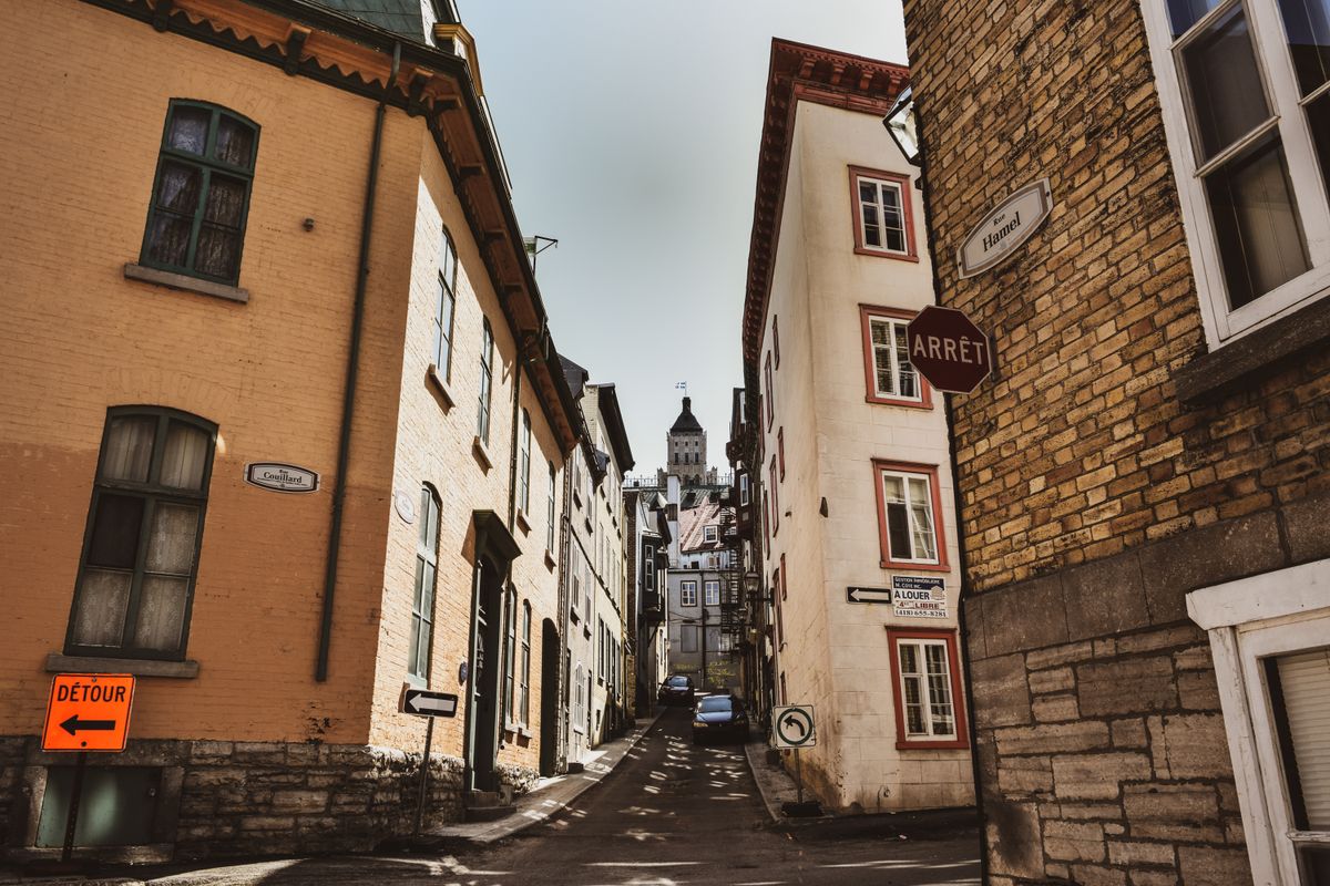 Quaint alleyway in Quebec City with historic architecture