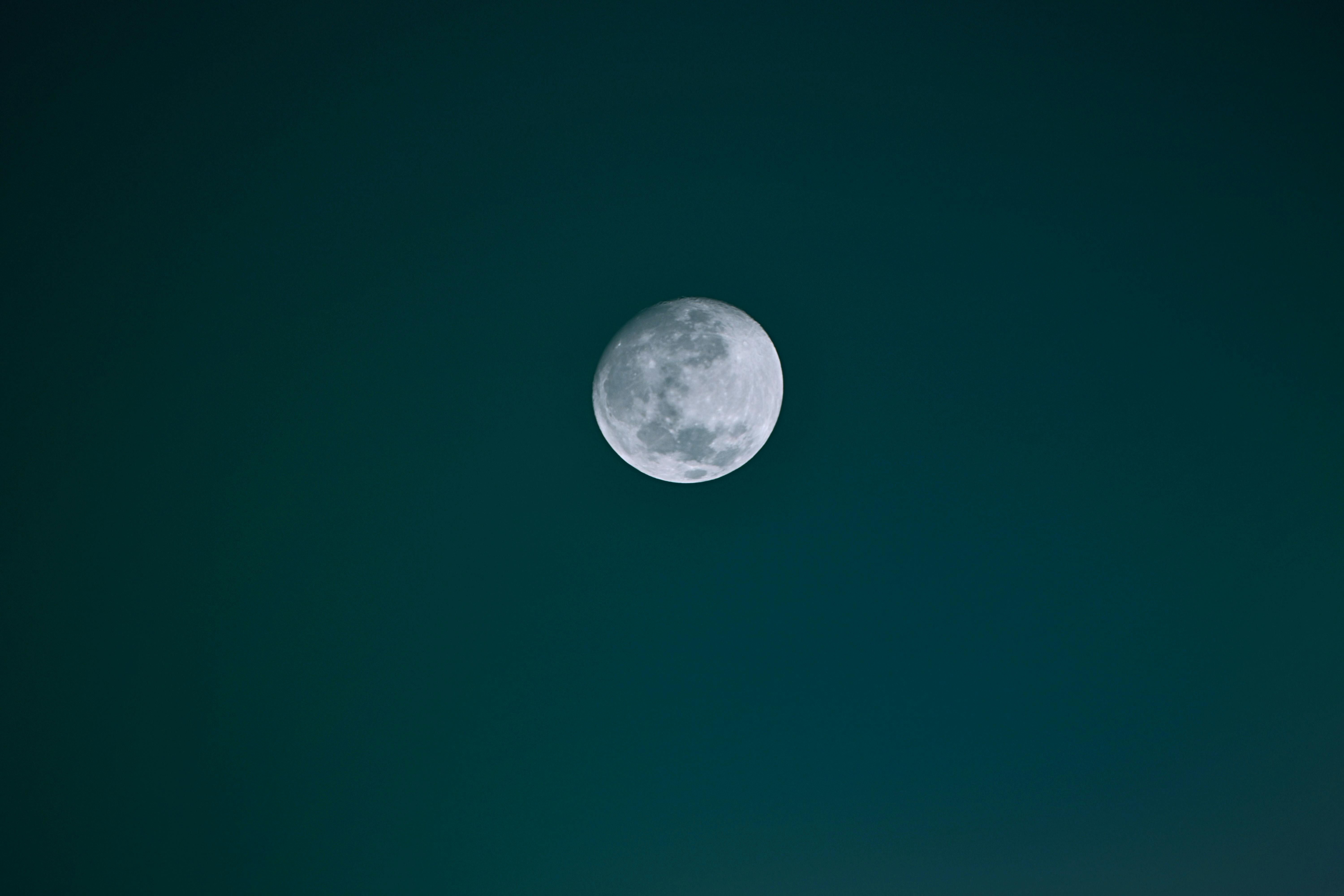 Moon Background Photos, Download The BEST Free Moon Background Stock Photos  & HD Images