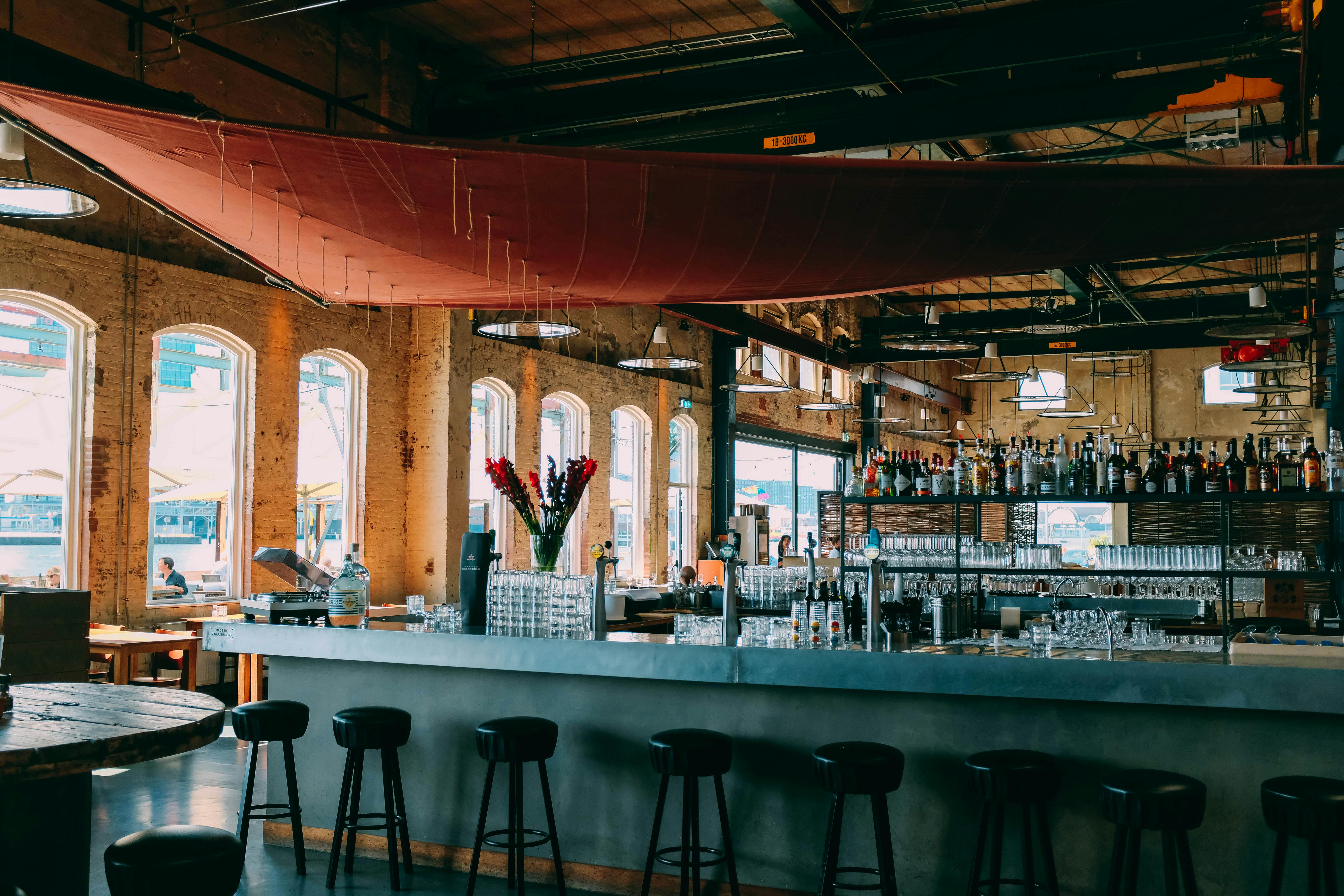 Photo of an empty bar | Photo: Pexels