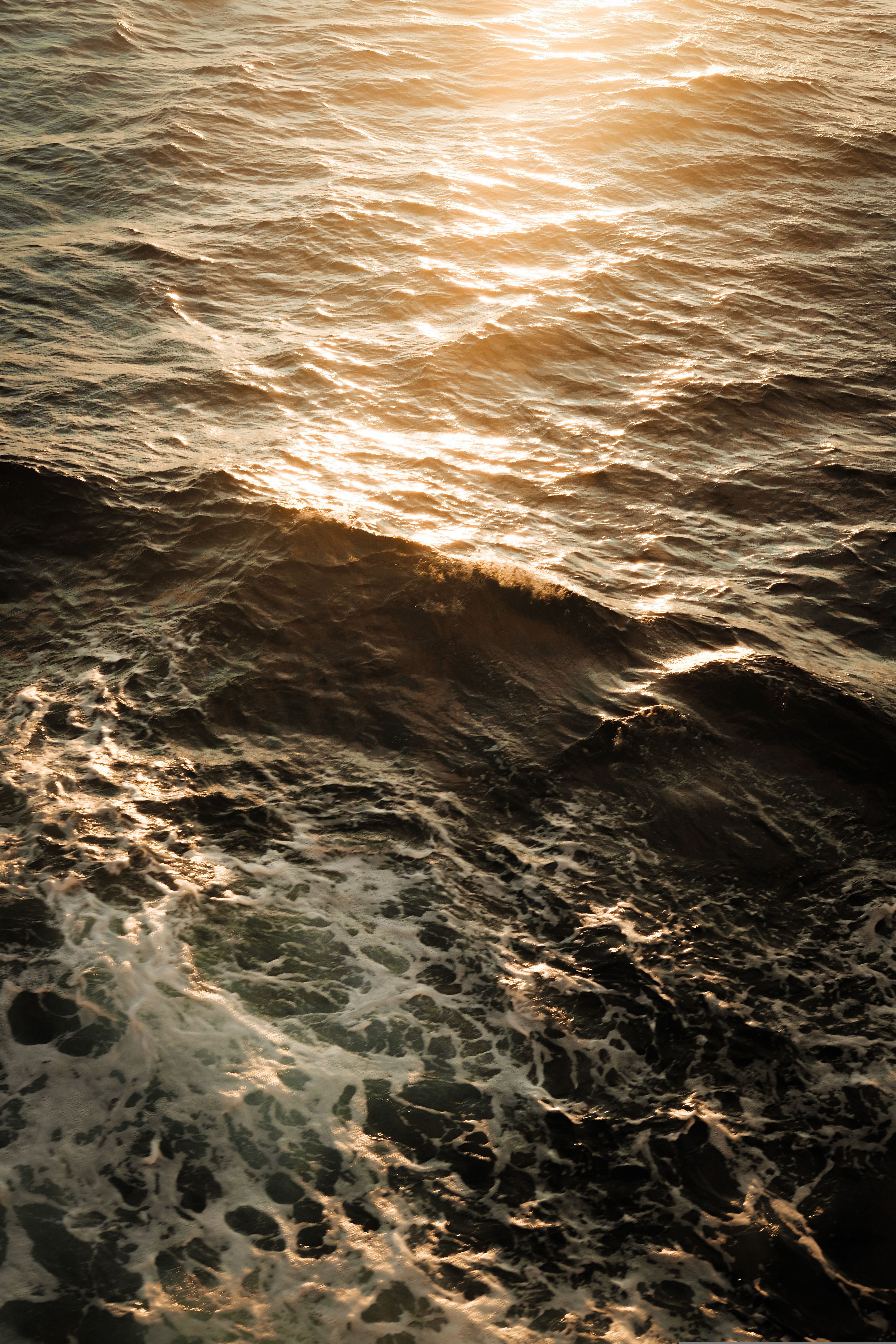 Ocean Waves under White and Dark Clouds · Free Stock Photo