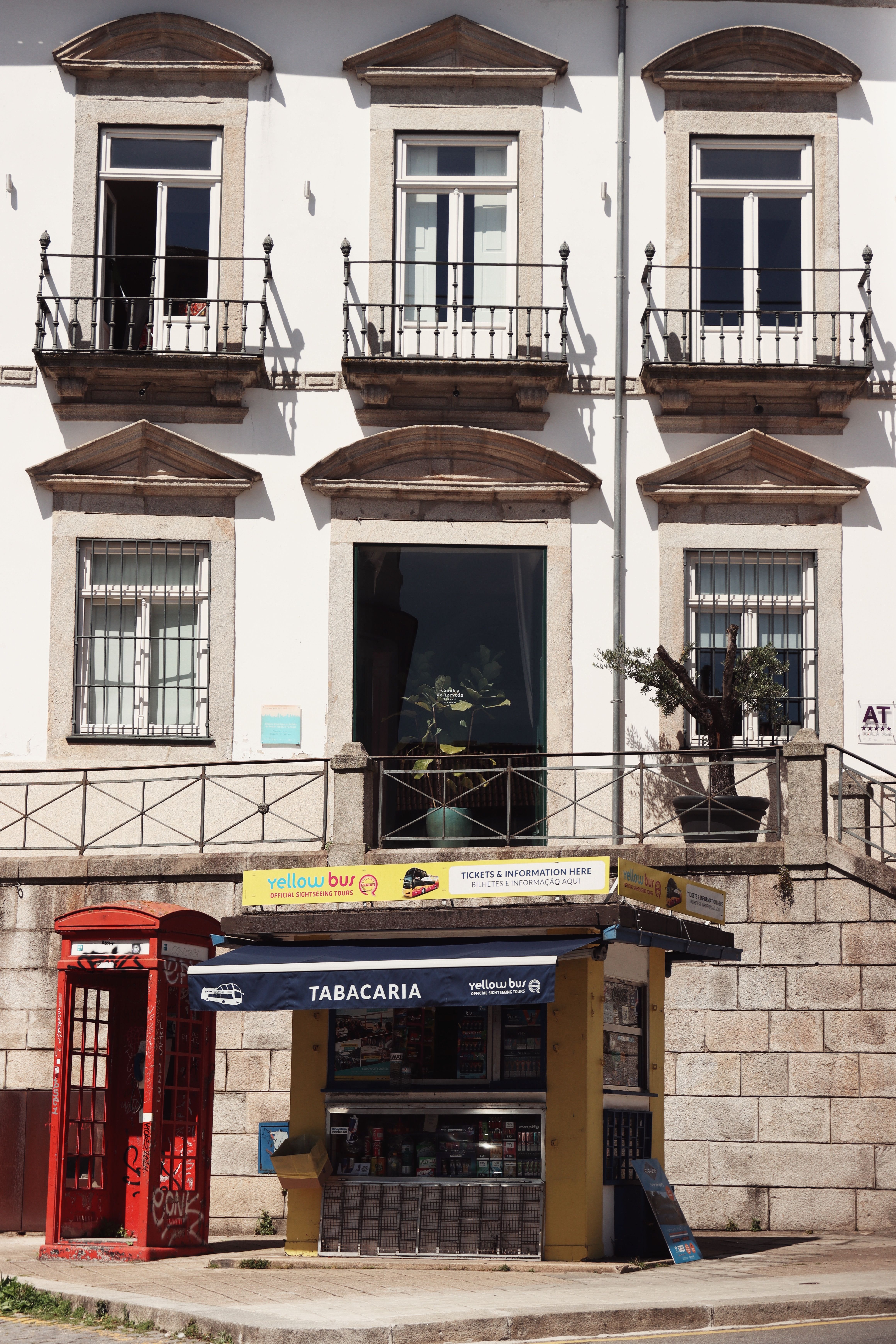 No Porto, o Kiosk Bar à espera de quem pára