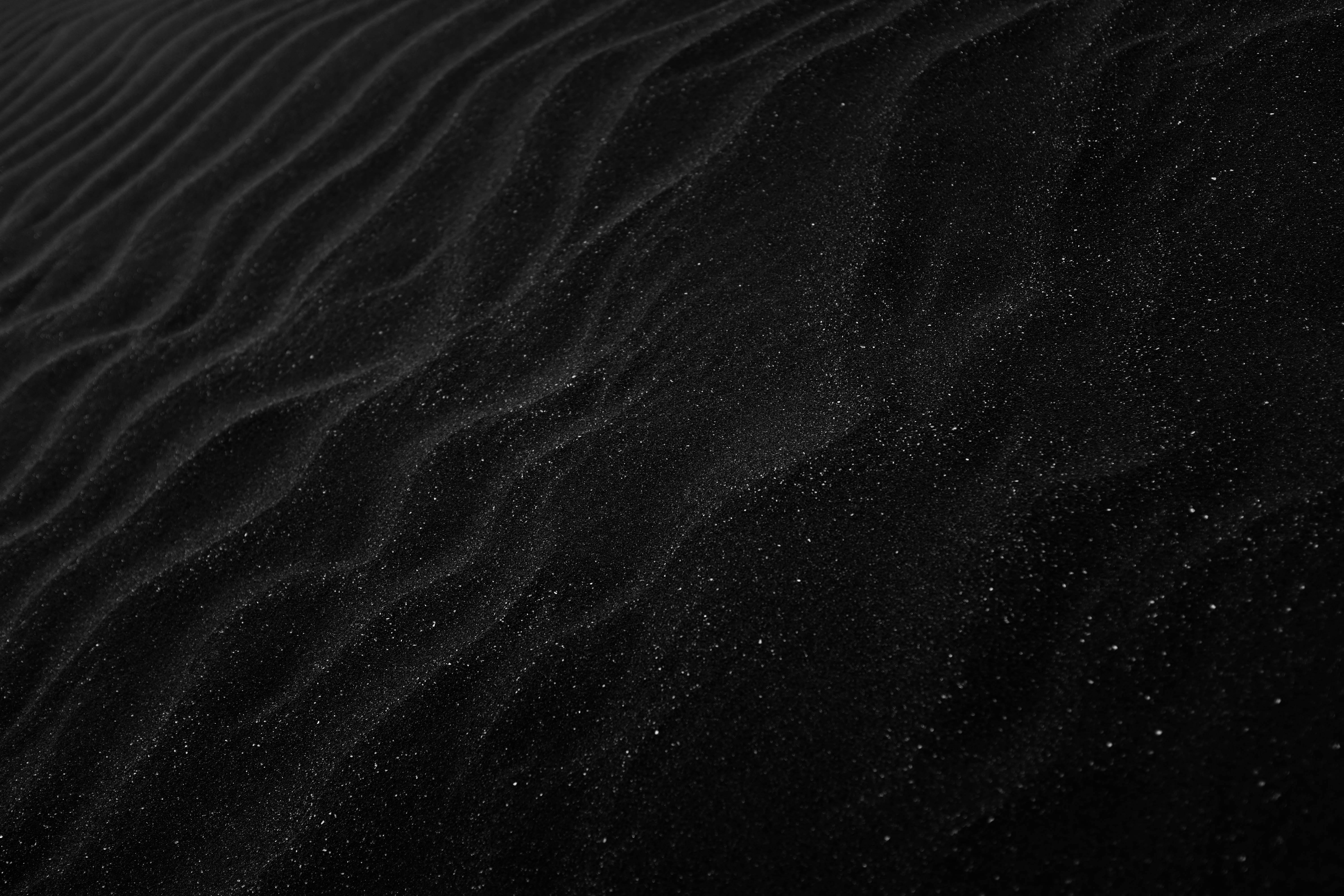 Details 100 4k wallpaper black background