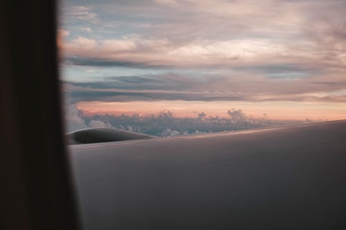 Foto d'estoc gratuïta de aire, ala de l'avió, alba