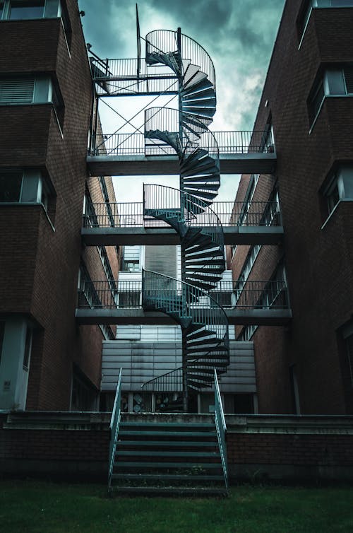 Escaleras Giratorias De Metal Negro