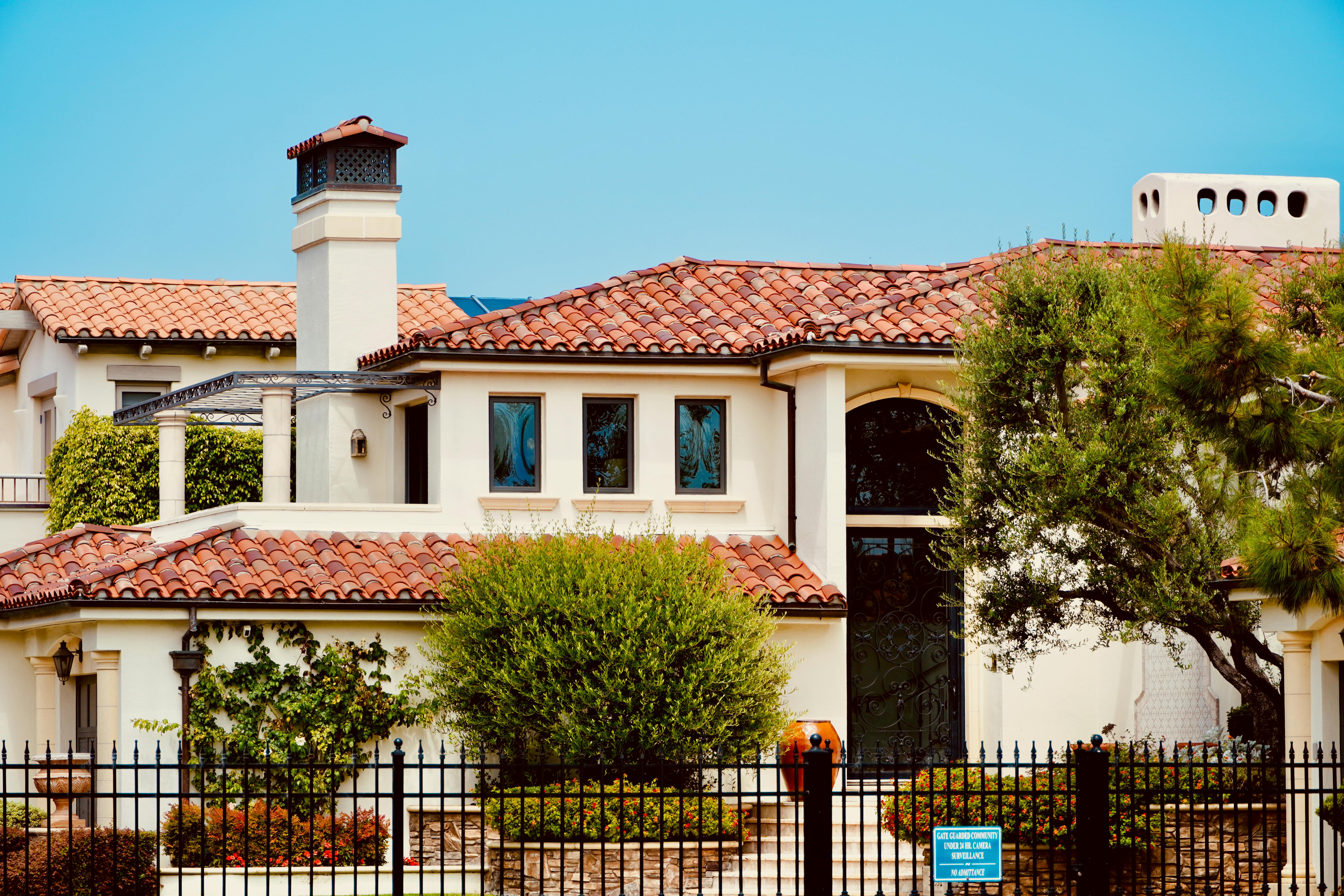 Qterra Property Management Leads the Way in Resolving Ontario's Landlord and Tenant Board Crisis — Photo by Ran Hua on Pexels