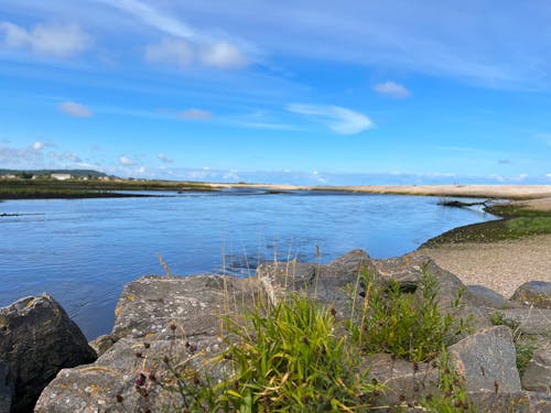 Gratis lagerfoto af moutains, på stranden, store klipper