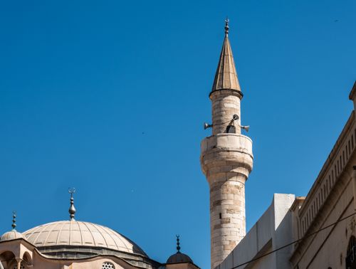 Free A minaret of a historic mosque in İzmir, Türkiye, against a clear blue sky. Stock Photo