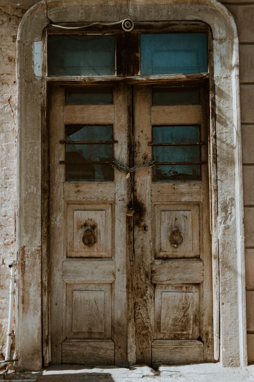 Free A rustic, weathered wooden door with a vintage feel, perfect for architectural themes. Stock Photo