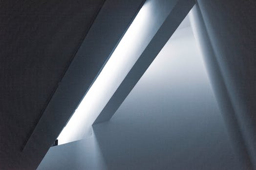 极简主义内饰采用几何形状的当代天花板照明设计