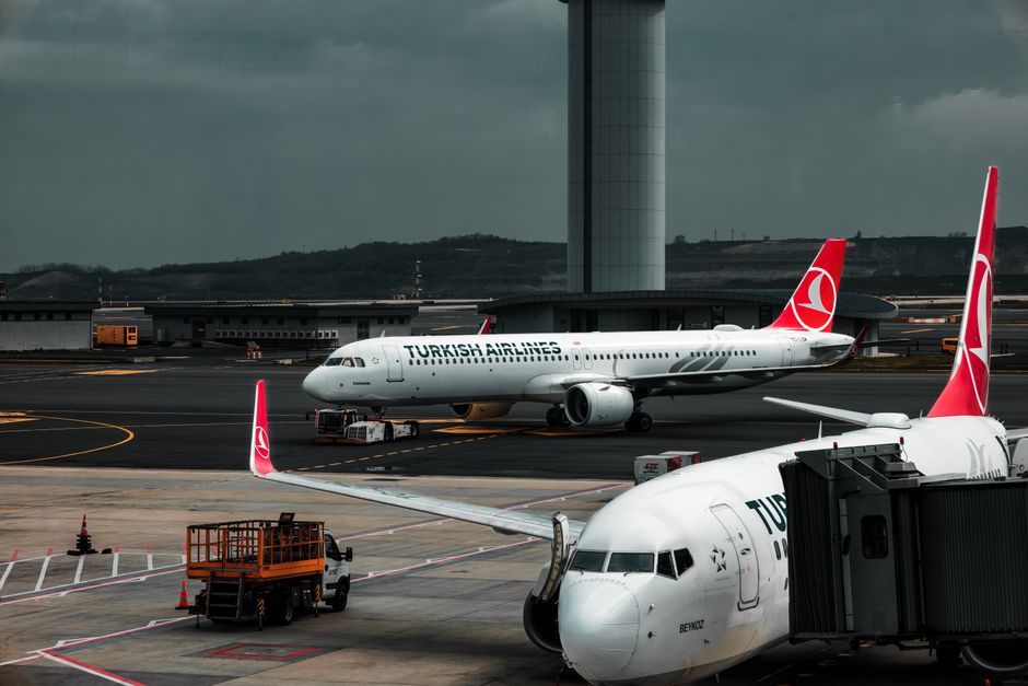 Airline ticket pricing error fare alert on computer screen