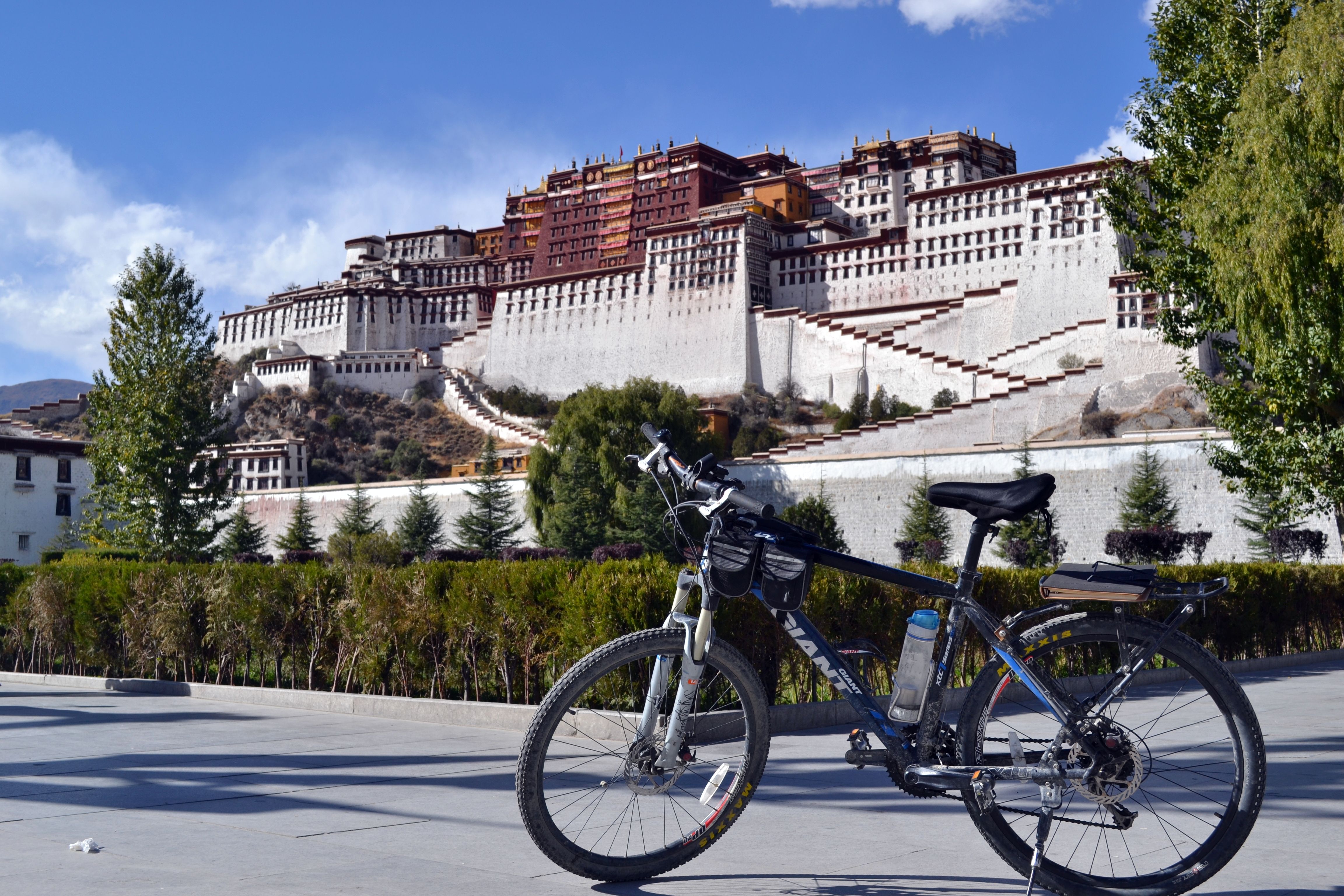 Where to Stay in Lhasa, Tibet 2026: Barkhor Area Guesthouses & Permit-Required Hotels